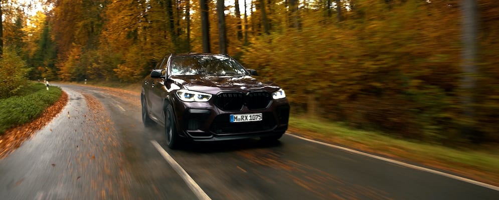 BMW X6M Competition im herbst