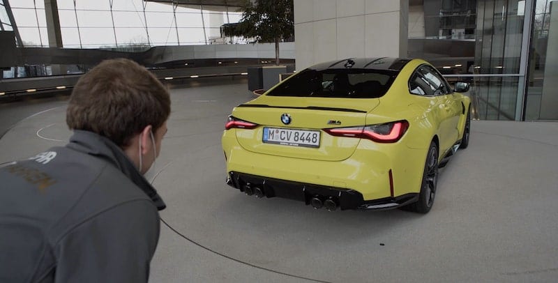 BMW M4 Heckansicht in BMW Welt