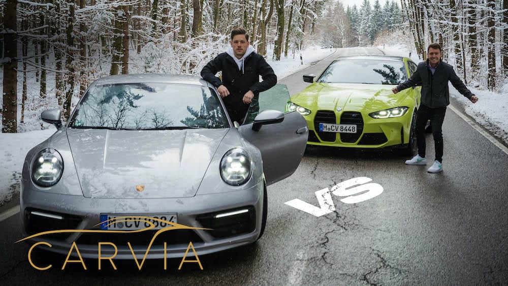 Porsche in silber und BMW M4 in gelb mit 2 Menschen